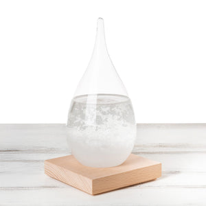 Sturmglas in Form eines Wassertropfens mit Holzständer
