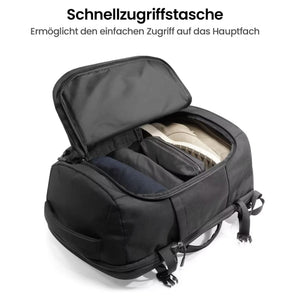 Schwarzer Stoffrucksack mit Stauplatz geöffnet