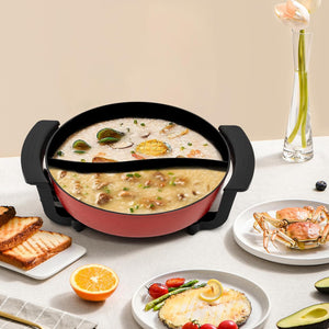 Roter Hotpot mit schwarzen Griffen in einem Anwendungsbeispiel