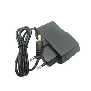 Schwarzes kabel mit rundem Stecker